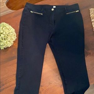 Chico’s so Slimming black ankle pants 😍 sz 3